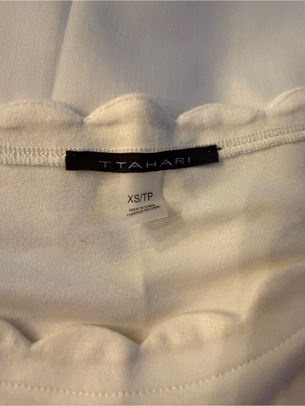 Tahari Cream Scalloped Hem Women’s Shorts